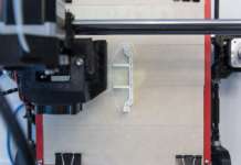 Ensinger si stampa i profili per finestre