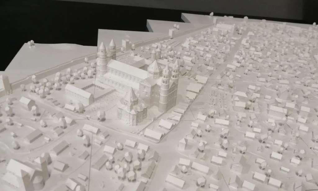 città