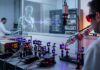 Anthropic porta gli agenti AI nei laboratori e nelle fabbriche con il Model Hardware Standard anthropic mhs