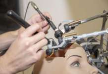 Un assistente virtuale per la formazione dei neurochirurghi simulazione