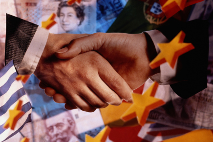 Stretta di mano soldi investimenti finanziamenti