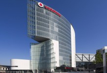 Vodafone – in Italia 46,8 milioni di telefoni; 24,3 milioni sono smartphone