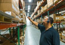 Dispositivi indossabili per un’azienda manifatturiera su due