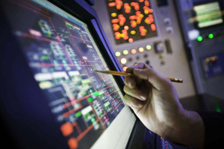 Il motore dello smart manufacturing funziona con gli Ups