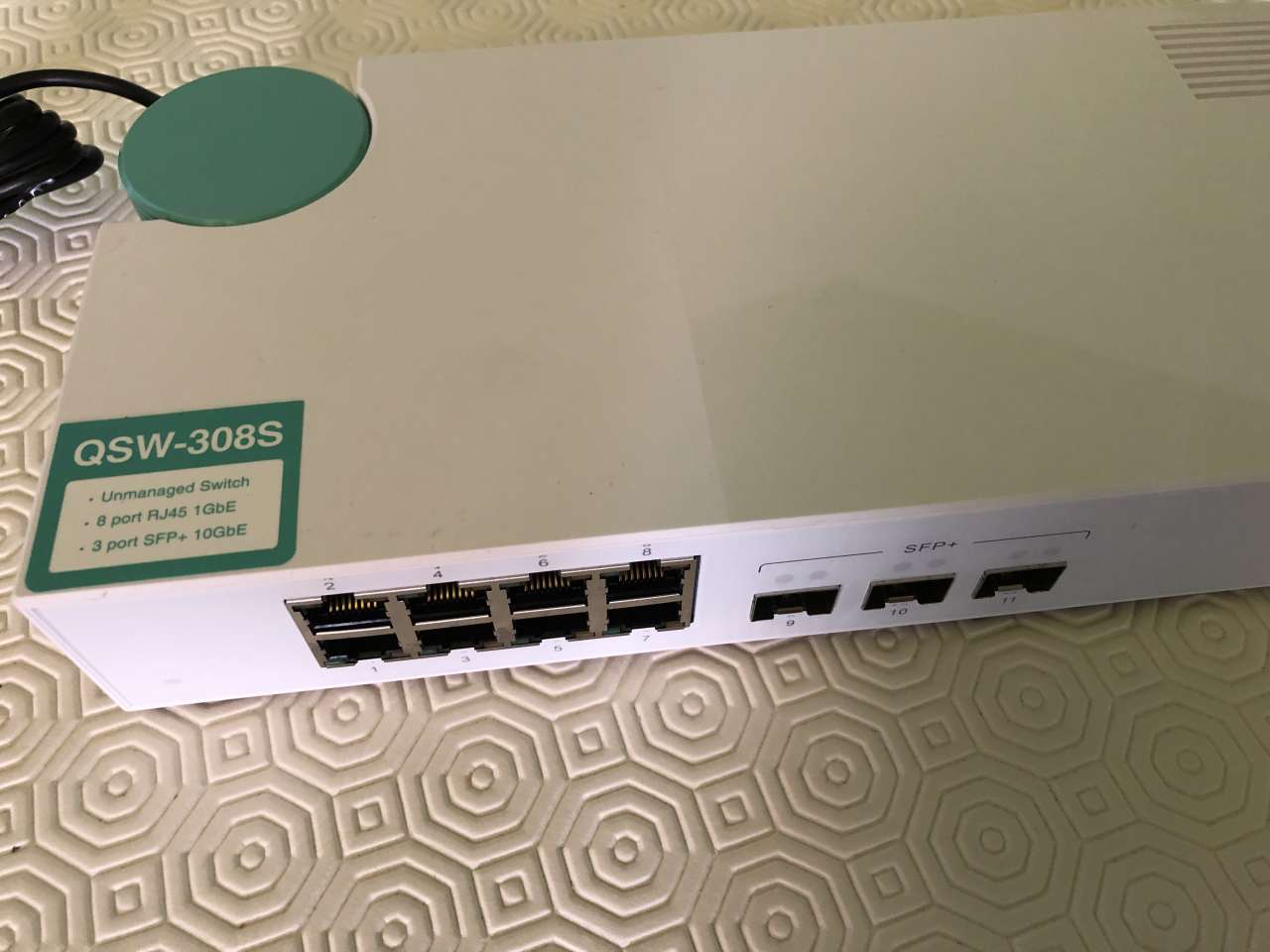 QNAP QSW-308S - Porte frontali