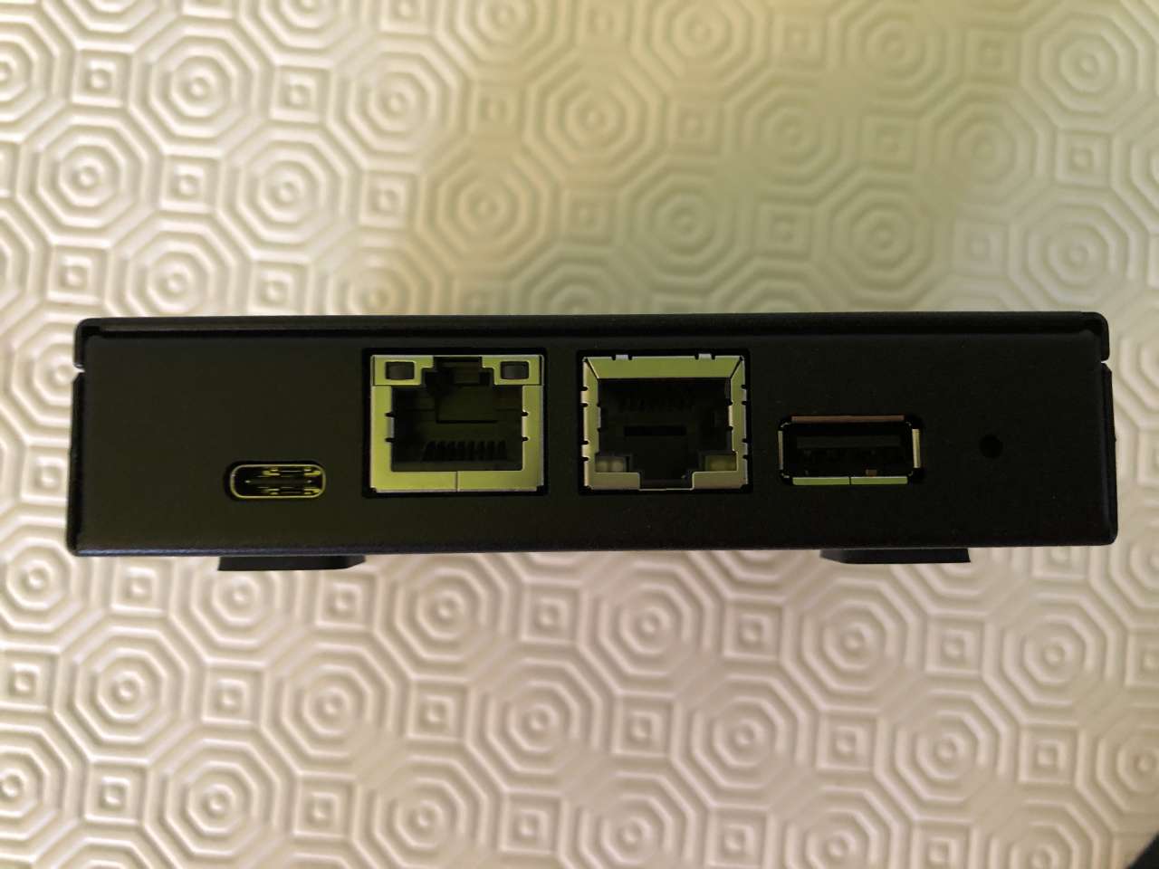 QNAP QWU-100 - Vista porte sul retro