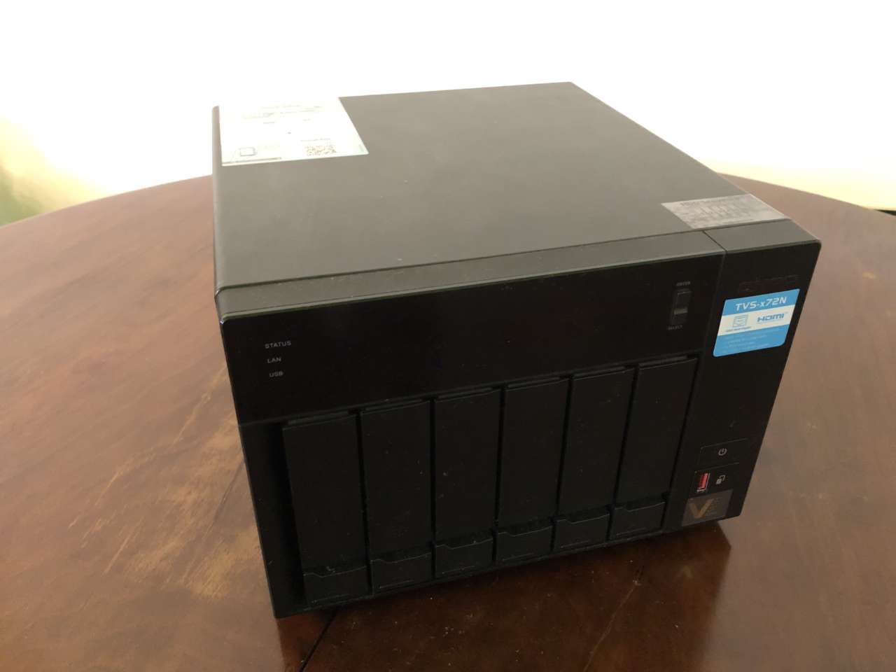 QNAP TVS-672N - Fronte