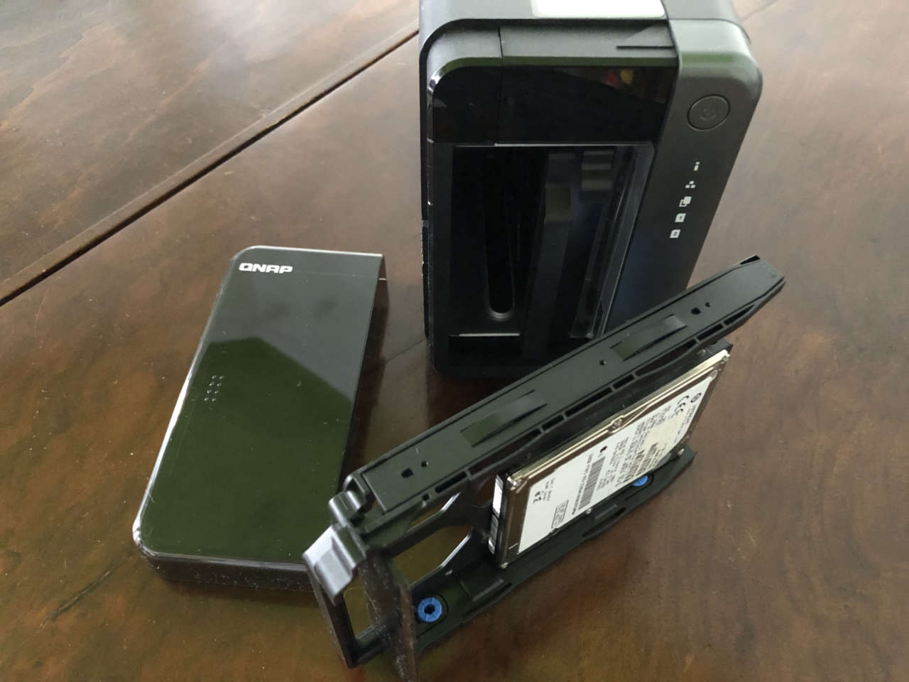 QNAP TS-253D - Fronte Aperto