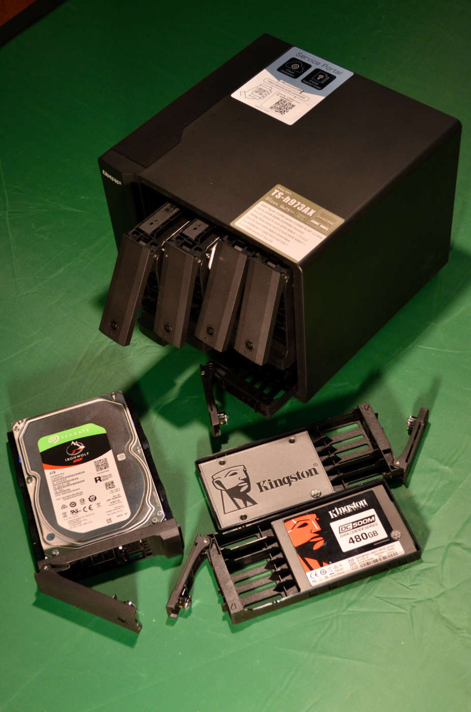 QNAP TS-h973AX - I dischi