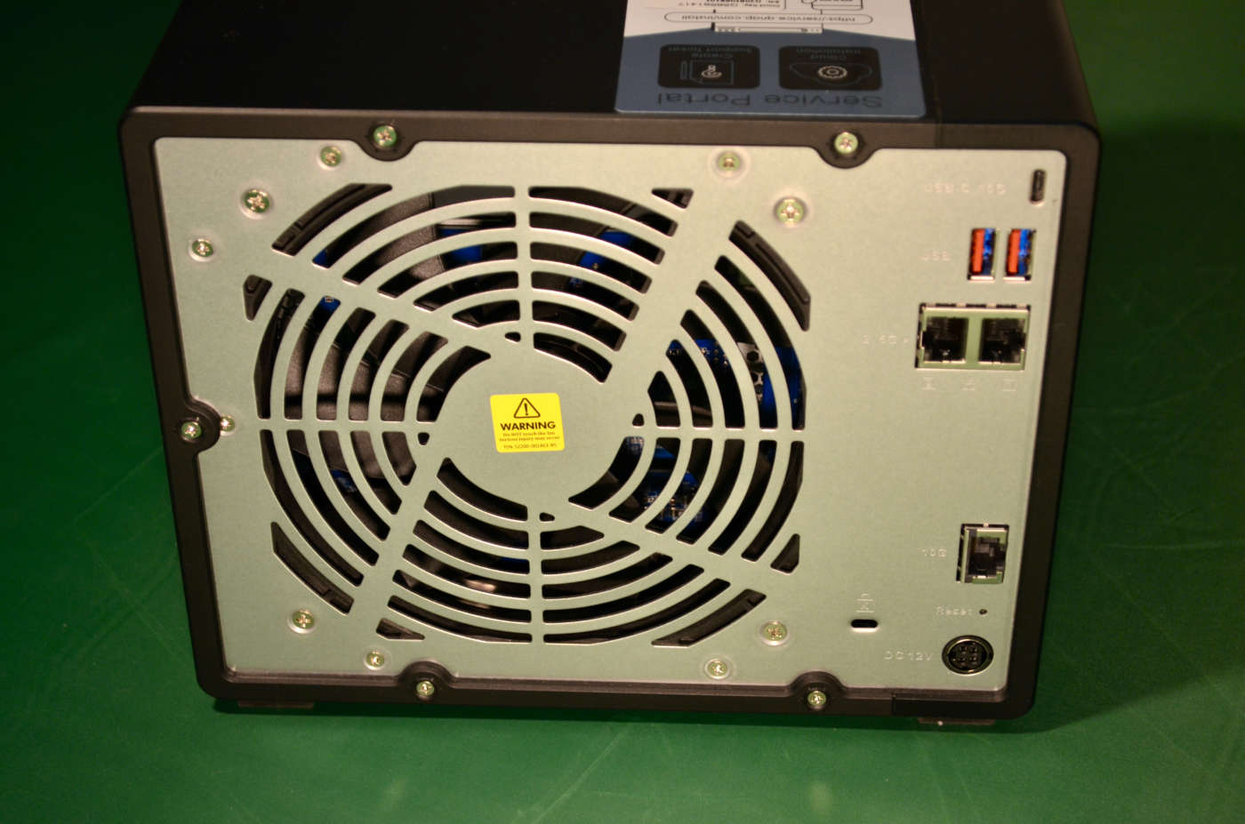 QNAP TS-h973AX - Retro