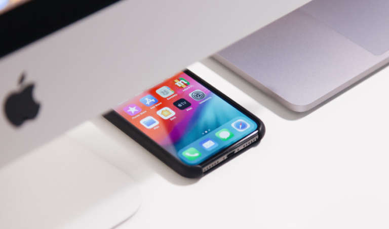 iPhone Mac Unsplash