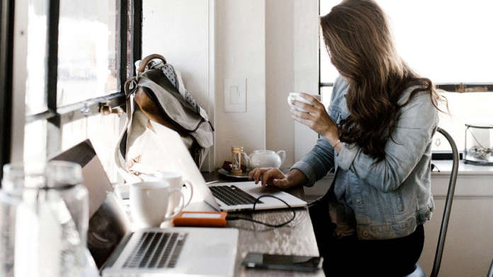 Donne e tecnologia - pixabay Donne e tecnologia - pixabay