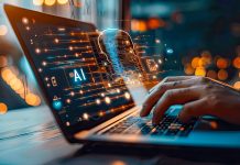 Mani che digitano su un laptop con interfaccia digitale futuristica e ologramma di intelligenza artificiale, simboleggiante Private AI, in un ambiente illuminato da luci soffuse e bokeh