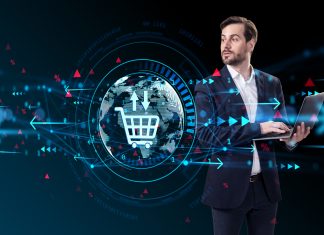 CTO ecommerce che analizza dati digitali con laptop, concetto di commercio elettronico globale e tecnologia avanzata