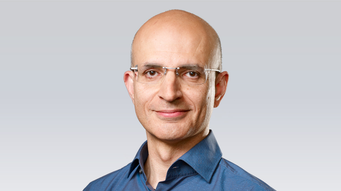Sabih Khan, Senior Vice President Operations, Apple