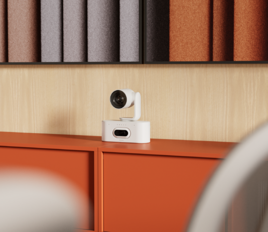 Rally AI Camera Logitech: intelligenza artificiale e design invisibile per le grandi sale Rally AI Camera