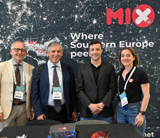 MIX e Università Federico II insieme per formare nuove competenze sulle reti Internet Team MIX e i professori internet