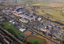 Intel investe 5 miliardi di euro in Irlanda per rafforzare la produzione europea di chip AI intel ai foundry