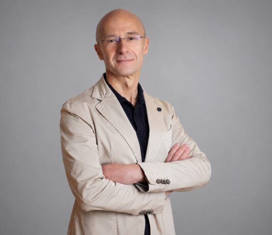 Customer Experience nell’era dell’AI: la tecnologia accelera, ma la fiducia resta umana Emanuele Ghiringhelli, Head of CX Sales, SAP Italia