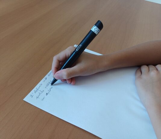 THInkPen, la penna con sensori e AI che studia le difficoltà di scrittura
