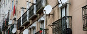 Via le parabole dai balconi!