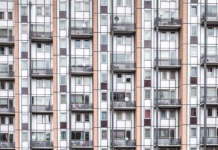 Posso installare la parabola sul balcone in un condominio?