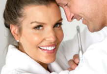 Lo spazzolino elettrico diventa antibatterico grazie alla luce rossa e blu