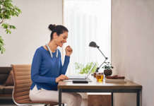 SRS-NB10, il diffusore indossabile per lavorare da casa Sony SRS-NB10