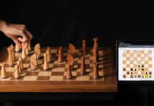 La scacchiera robotica per sfide a distanza come dal vivo