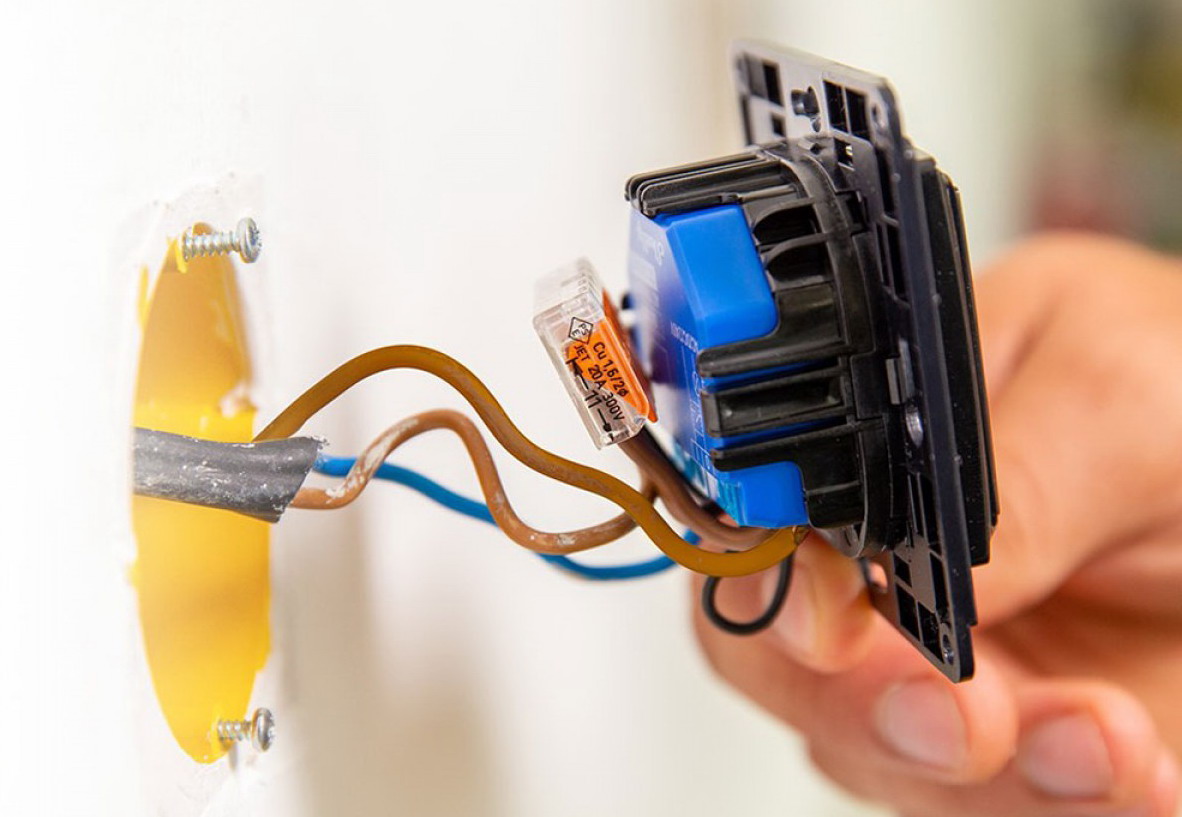 Sistema Shelly Wall Switch Smart Realys montato in una scatola tonda da 60 mm