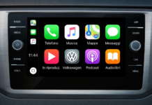 Android Auto e CarPlay senza cavo USB? Ecco la soluzione Display infotainment con schermata home CarPlay