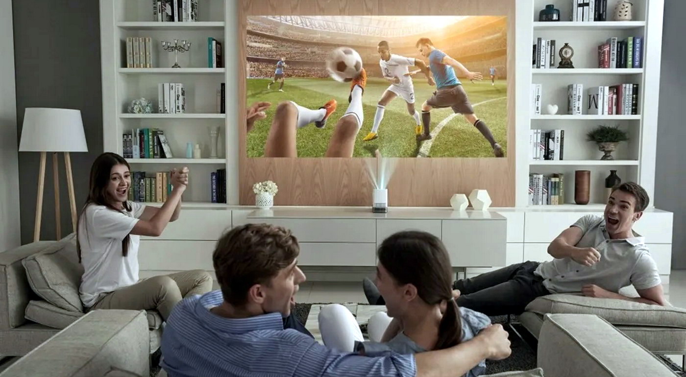 Proiezione partita di calcio con Smart Projector LG