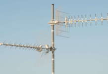 Antenne terrestri da tetto: come sceglierle, installarle e puntarle Antenne terrestri tetto Unsplash