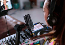 iRig Stream Mic Pro: microfono e scheda audio per musica, streaming e podcast iRig Stream Mic Pro microfono