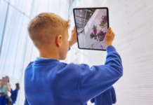 Una nuova esperienza AR immersiva dà vita alla creatività con iPad Apple iPad Deep Field