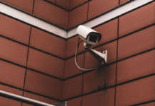 Come proteggere e proteggersi dalle telecamere connesse durante le vacanze telecamere unsplash