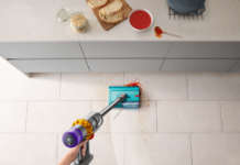 Dyson: il potente aspirapolvere senza filo ora lava anche i pavimenti Dyson