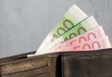 Assoutenti: per famiglie in arrivo stangata telefonica da 770 milioni di euro euro-unsplash