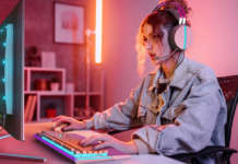 Philips Evnia: due nuovi monitor gaming QD OLED della serie 8000 Philips Evnia