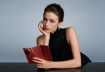 Ecco il primo smartphone trifold: Huawei svela Mate XT Ultimate Design HUAWEI Mate XT