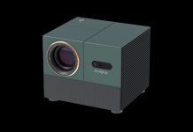 Strong: tre mini proiettori per avere uno schermo home theatre ovunque Strong presenta una gamma di tre mini proiettori per una perfetta combinazione fra esperienza visiva e praticità. Ideali per essere portati comodamente in vacanza o a casa di amici, possono essere usati tra le mura di casa e anche per una presentazione di lavoro. Unendo prestazioni, portabilità e versatilità, questi tre dispositivi dal costo e dalle dimensioni contenuti permettono di godersi ovunque l’intrattenimento di uno schermo home theatre. L’offerta Strong comprende i seguenti modelli. MIRA 1, mini proiettore Google TV Full HD dal design distintivo Dalle linee squadrate in color verde pino, questo micro proiettore dalle piccole dimensioni (21,4 x 18,4 x 16,4 cm) e dal peso di soli 2,5 kg, offre immagini nitide e vibranti grazie alla risoluzione Full HD 1080p e luminosità di 300 ANSI Lumen. Il rapporto di contrasto di 1500:1 e 16 milioni di colori garantiscono una riproduzione delle tonalità profonda e precisa, mentre la messa a fuoco automatica e la correzione trapezoidale regolano istantaneamente l'immagine per una proiezione sempre perfettamente inquadrata. Inoltre, il MIRA 1 di Strong, integrando Google Tv, permette l'accesso alle piattaforme di streaming più diffuse come Netflix, YouTube e Prime Video e a tutta la vasta gamma di app di Google Play Store. Questo prodotto è inoltre dotato di Wi-Fi dual-band (2,4 e 5 GHz) e Bluetooth 5.0 per una connessione wireless fluida con cuffie, controller di gioco, tastiere e di altri accessori o dispositivi. E grazie alla tecnologia Google Cast, è possibile proiettare facilmente contenuti da smartphone, tablet o laptop. Le dimensioni di visione regolabili (da 40 a 150 pollici) come la distanza di proiezione (da 1,1 m a 4,6 m), lo rendono utilizzabile in varie tipologie di ambiente e dimensioni di spazio. Due doppi altoparlanti stereo integrati da 5 Watt contribuiscono a rendere la visione più immersiva, oltre a non rendere obbligatoriamente necessario l’ausilio di casse esterne. Infine, questo mini videoproiettore Strong è dotato di una lampada a LED di lunga durata, stimata fino a 30 mila ore. Strong Q1, mini proiettore HD Il mini videoproiettore Q1 dalla forma cilindrica e dimensioni compatte (15 x 14x 9,7 cm - peso di 0,8 kg), offre immagini nitide e dettagliate grazie a una risoluzione nativa di 1280x720p e a una luminosità di 180 ANSI Lumen. La tecnologia a riflessione diffusa fornisce una luce morbida e uniforme, riducendo l'affaticamento della vista durante le lunghe sessioni di visione. Le interfacce HDMI, AV, USB e l’uscita audio rendono il Q1 facilmente collegabile a TV Box, Stick TV, PC, tablet, altoparlanti esterni, smartphone Android, e così via. Offre una dimensione di proiezione da 35 a 120 pollici a seconda della distanza, regolabile da 0,85 a 2,9 metri. Completano questo modello due altoparlanti da 3 Watt. N1, mini proiettore HD tascabile Questo videoproiettore Strong si distingue per le dimensioni veramente mini (15,5 x 11,6 x 6 cm) e per il peso di neanche mezzo Kg. Può essere quindi trasportato con estrema facilità per godersi film, video, sport e giochi in qualsiasi occasione. La risoluzione HD offre un'immagine nitida con un contrasto di 1000:1, una profondità del colore a 16 M e una luminosità di 120 ANSI Lumen. Nonostante l’ingombro tascabile, il formato di proiezione dell’N1 può arrivare a 200 pollici e la ricca dotazione di interfacce –HDMI, USB, ingresso AV, uscita audio – consente di collegarlo a qualsiasi dispositivo o accessorio. L’ulteriore ampliamento del catalogo Strong con una gamma di mini proiettori, afferma l’azienda, conferma il percorso di rinnovamento del marchio grazie alla forza R&D e produttiva di Skyworth Digital e l’obiettivo di offrire soluzioni per un intrattenimento “smart” in linea con i nuovi stili di fruizione dei contenuti dei consumatori. Strong nasce in Giappone per espandere successivamente la commercializzazione dei suoi prodotti anche in Europa e diventare un player di riferimento nel mercato dei set top box. Nel 2015 entra a far parte della divisione Digital del colosso cinese Skyworth, business unit che esprime oltre 2 miliardi di dollari di fatturato, spedisce oltre 70 milioni di prodotti e conta 10 siti produttivi e 4 centri di ricerca e sviluppo. Strong ha recentemente ampliato le aree di business oltre che nel mondo Tv, multimedia e broadband anche nel comparto videosorveglianza ed energy. Attualmente Strong è presente in Europa in circa 40 mercati e in oltre 10mila punti vendita. Per ulteriori informazioni è possibile visitare il sito dell'azienda.