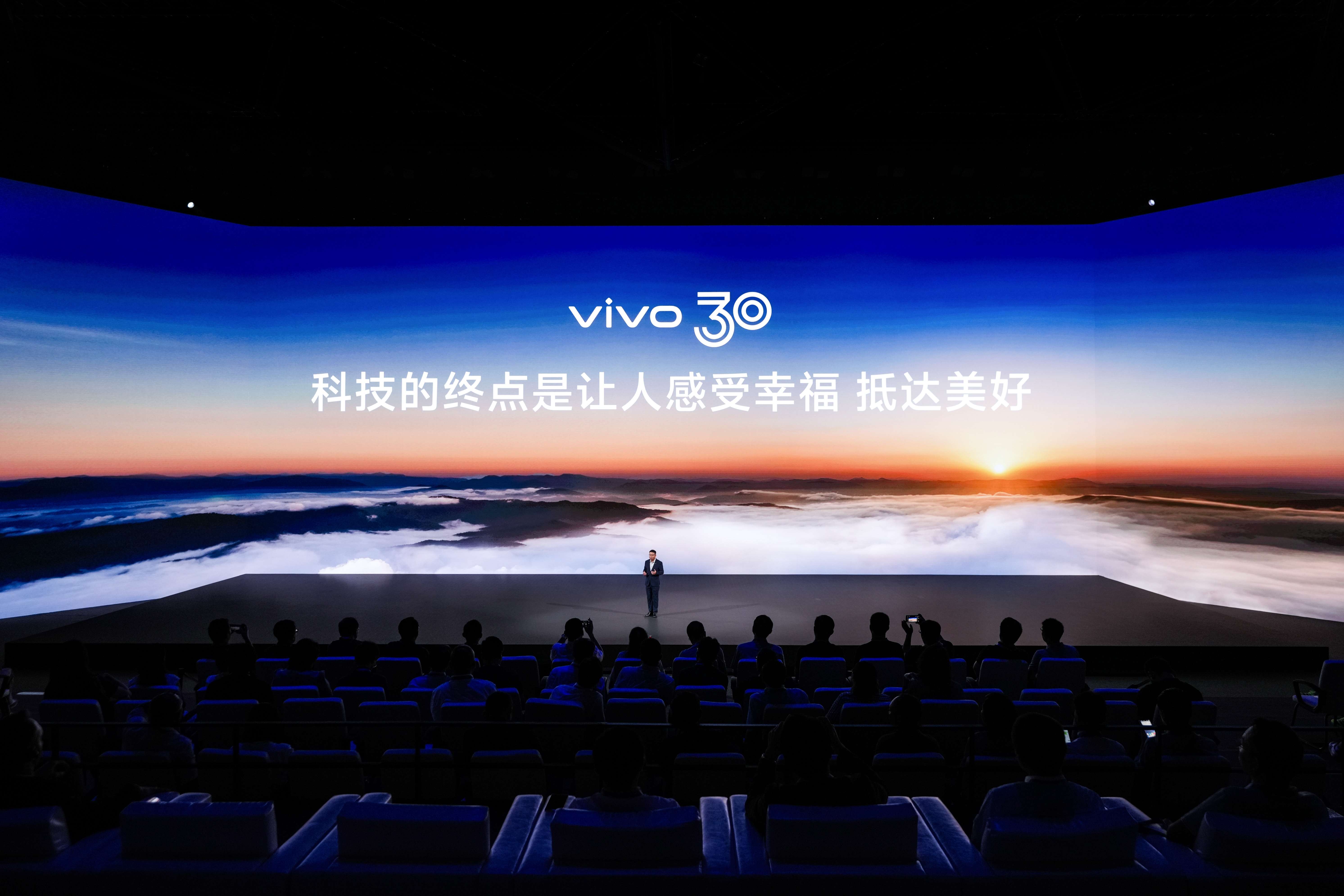 Hu Baishan, Executive Vice President & COO di vivo e President di vivo Central Research Institute, in occasione del suo speech al vivo Vision Launch Event & Imaging Grand Ceremony