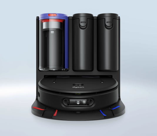 Dyson Spot+Scrub Ai, il robot per la pulizia a secco e a umido Dyson ha presentato Dyson Spot+Scrub Ai, il primo robot aspirapolvere dell’azienda progettato per la pulizia a secco e a umido dei pavimenti, dotato di caratteristiche uniche che gli consentono di rilevare, reagire, controllare e pulire, identificando ed evitando con precisione gli ostacoli. Dyson Spot+Scrub Ai elimina ogni incertezza dalla pulizia domestica, afferma il produttore, combinando un avanzato sistema di riconoscimento degli oggetti basato sull'intelligenza artificiale, una navigazione intelligente e un rullo umido autopulente igienico per garantire una pulizia intelligente in tutta la casa. James Dyson, Fondatore di Dyson, ha dichiarato: "I team interni di robotica di Dyson sviluppano piattaforme robotiche proprietarie sin dagli anni '90. Abbiamo presentato la prima nel 2001 e da allora abbiamo continuato a sviluppare questa tecnologia. Ora abbiamo progettato un robot che rileva, identifica e pulisce in modo intelligente macchie, versamenti e detriti, ripassando più volte fino a eliminarli, grazie a un utilizzo avanzato dell'intelligenza artificiale. È una macchina determinata, intelligente e adattabile! Il rullo umido si autopulisce con acqua pulita a ogni rotazione, mantenendo pavimenti sempre impeccabili. Aspira i tappeti, lava i pavimenti duri e si pulisce da solo in modo igienico: con il robot aspirapolvere Dyson Spot+Scrub Ai, lo sporco non ha più vie di fuga". Dyson Spot+Scrub Ai utilizza un sistema di pulizia in tre fasi per una pulizia costante e precisa, ispirato all’azione umana. Rileva macchie e sporco invisibili grazie a un'illuminazione verde simile a un laser e a una telecamera alimentata dall'intelligenza artificiale, reagisce e adatta il comportamento di pulizia in tempo reale e controlla nuovamente la zona, continuando a pulire fino a quando la macchia non viene rimossa. In grado di riconoscere quasi 200 tipi di oggetti, tra cui ostacoli domestici comuni come cavi e calzini, Dyson Spot+Scrub Ai è in grado di prendere decisioni intelligenti sui percorsi di pulizia per evitare di tralasciare alcune zone. Tramite l'app MyDyson, è anche possibile avviare una pulizia mirata, specificando con precisione dove intervenire. Al termine di ogni sessione, il robot genera una “Mappa pulita” nell'app My Dyson, che mostra dove sono stati rilevati oggetti e dove è stata effettuata la pulizia. Dyson Spot+Scrub Ai utilizza la tecnologia LiDAR e la visione artificiale per mappare la disposizione della casa, etichettando automaticamente le stanze per facilitare la pulizia delle zone tramite l'app MyDyson. Il sistema a doppio laser e il software adattivo consentono di identificare ed evitare con precisione gli ostacoli, compresi calzini e escrementi di animali domestici, per una pulizia efficiente anche in ambienti disordinati. La macchina è dotata di un rullo umido autopulente in microfibra, con un sistema di idratazione a 12 punti che eroga acqua calda pulita durante la pulizia. Il rullo si pulisce da solo ad ogni rotazione, in modo che solo le fibre pulite entrino in contatto con la superficie del pavimento. Il meccanismo del rullo si estende automaticamente di 40 mm per consentire al robot di pulire fino al battiscopa, trattando anche aree spesso trascurate, che accumulano sporco. Il dock ciclonico senza sacchetto svuota in modo igienico i detriti secchi utilizzando 10 potenti cicloni Dyson Root, garantendo prestazioni ottimali. Il rullo in microfibra viene lavato con una soluzione antibatterica e acqua a 60 °C, e asciugato con aria calda a 45 °C per prevenire la formazione di muffa e cattivi odori. Caratteristiche principali: Rilevamento e rimozione delle macchie con AI: il sistema di rilevamento delle macchie utilizza una telecamera ad alta risoluzione e un'illuminazione verde simile a un laser per ispezionare visivamente il pavimento. Rullo umido autopulente: la microfibra rimane sempre pulita durante la pulizia. Il rullo estensibile raggiunge i bordi per prestazioni di pulizia ottimali. Base ciclonica senza sacchetto con capacità fino a 100 giorni: svuota in modo igienico i detriti secchi utilizzando potenti cicloni, eliminando la necessità di sacchetti. Riconoscimento ed evitamento di quasi 200 oggetti di uso quotidiano. Mappatura basata su LiDAR e intelligenza artificiale con etichettatura delle stanze personalizzabile tramite l'app MyDyson. La disponibilità di Dyson Spot+Scrub Ai in Italia è prevista da dicembre 2025. Per saperne di più e provare il prodotto, è possibile visitare il Dyson Store più vicino. Per ulteriori informazioni, è possibile visitare il sito dell’azienda.