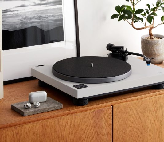 Technics lancia il giradischi SL-40CBT con design moderno e connettività Bluetooth Technics SL-40CBT