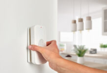 Voice Unit Portatile di Sector Alarm: l’assistenza si attiva staccandola dalla parete sector alarm Voice Unit Portatile