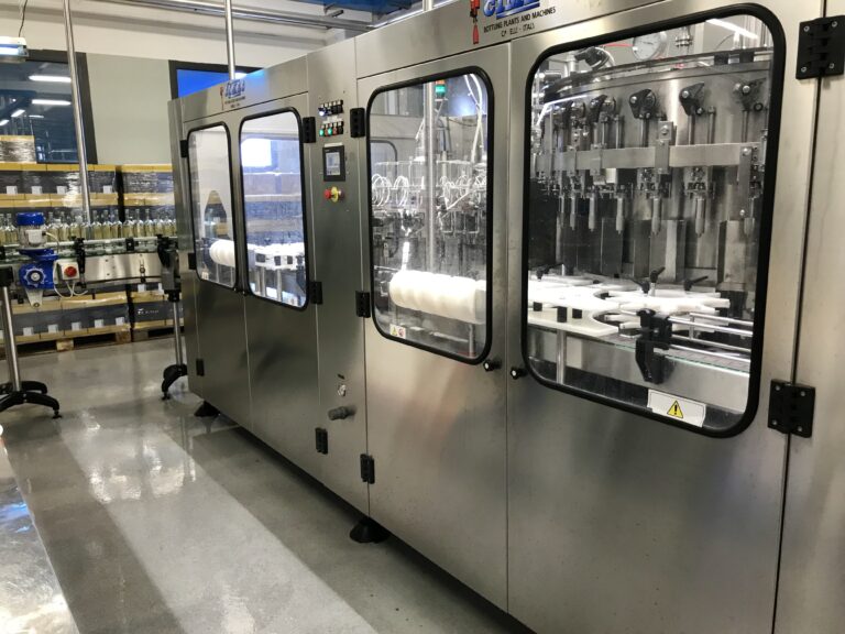 Ca' di Rajo: riempitrice e sciacquatrice