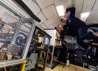 Whirlpool nello spazio con un frigorifero a gravità zero