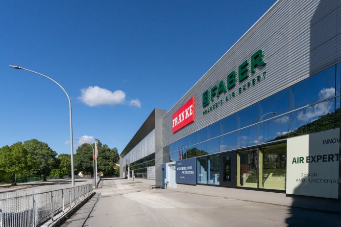 FHS SHOWROOM FABRIANO_VETRINE ESTERNE_2