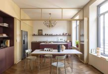 In un ex opificio tra laccature ad effetto e trasparenze