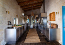 In una dimora a Scicli tra pietra dorata e design contemporaneo